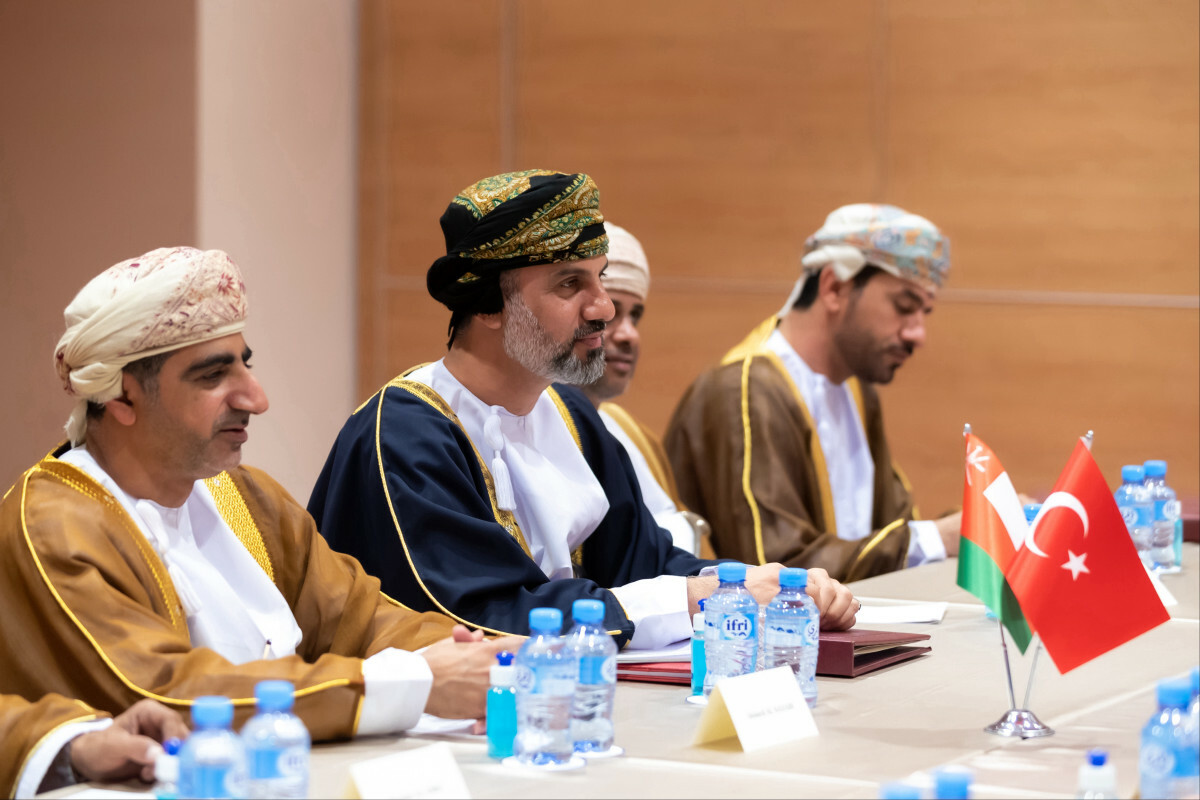 Şentop, 17. İslam İşbirliği Teşkilatı Parlamento Birliği (İSİPAB) Toplantısı dolayısıyla bulunduğu Cezayir'in başkenti Alger'de, Umman Sultanlığı Şura Meclisi Başkanı Halid Bin Hilal el-Mevali ile bir araya geldi.
