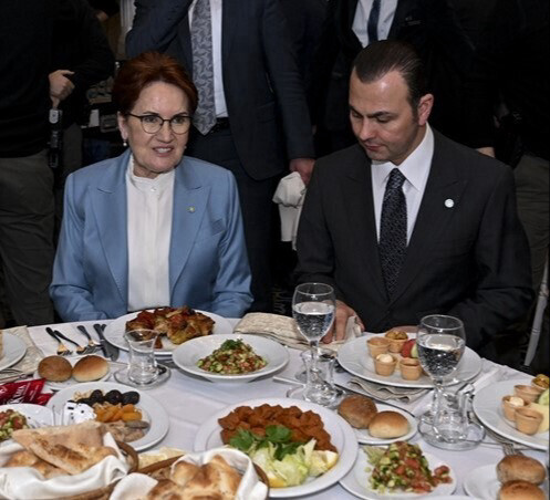Meral Akşener, Seyithan İzsiz'in düzenlediği iftar davetinde.