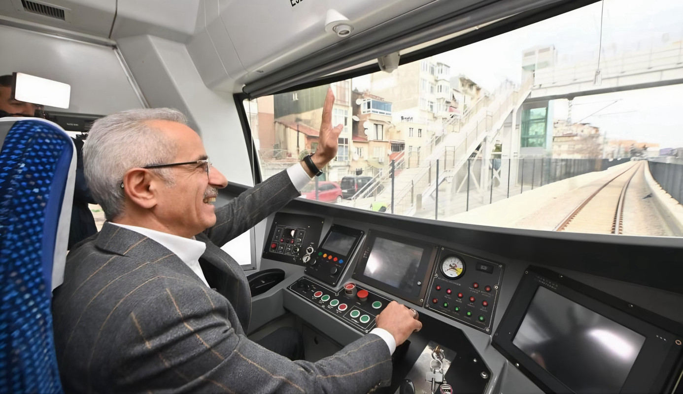 Bakan Uraloğlu, "Marmaray gurur projelerimizden" ifadelerini kullandı.