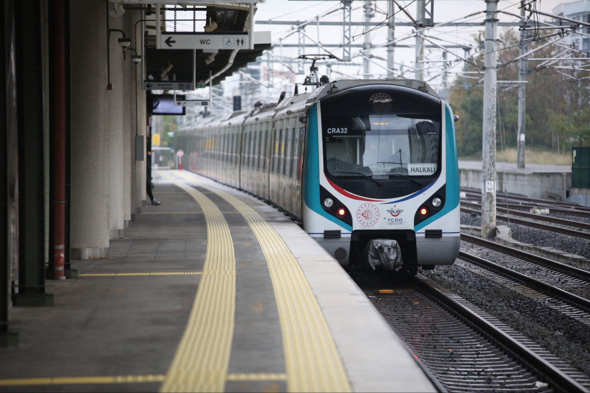 Bakan Uraloğlu, Marmaray'ın günlük yolcu rekoru kırdığını belirtti. 