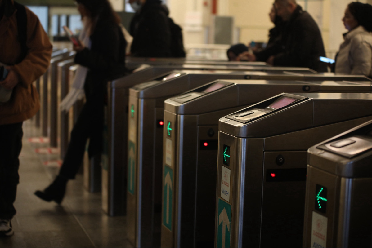 Bakan Uraloğlu, "Marmaray'ın yolcu sayısı her geçen gün katlanarak artmaya devam ediyor." dedi.