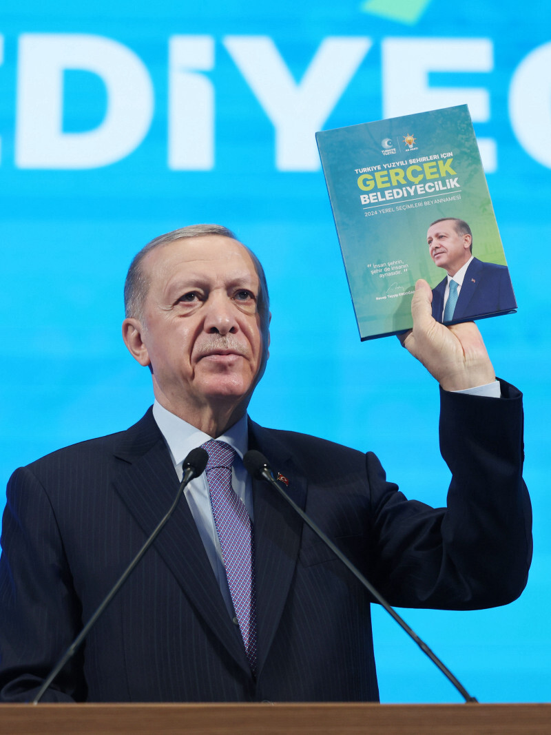 Cumhurbaşkanı ve AK Parti Genel Başkanı Recep Tayyip Erdoğan, AK Parti Kongre Merkezi'nde “Seçim Beyannamesi Tanıtım Toplantısı”na katılarak bir konuşma yaptı.