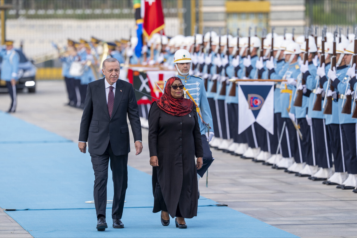 Cumhurbaşkanı Erdoğan Tanzanya Cumhurbaşkanı Hassan'ı resmi törenle karşıladı