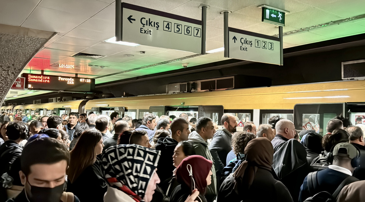 Üsküdar-Samandıra Metro Hattı'ndaki arıza ikinci gününde de sürüyor: Nedeni ortaya çıktı! İşte kazadan ilk görüntüler