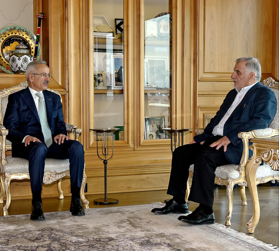 Ulaştırma ve Altyapı Bakanı Abdulkadir Uraloğlu, Albayrak Yönetim Kurulu Başkanı Ahmet Albayrak.