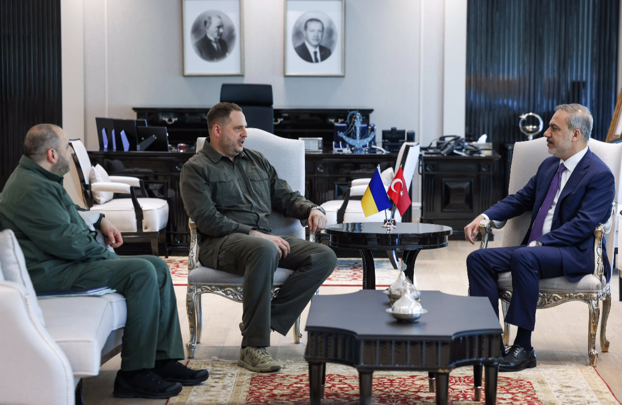 Bakan Fidan Ukrayna Devlet Başkanlığı Ofisi Başkanı Yermak ve Savunma Bakanı Umerov'la görüştü