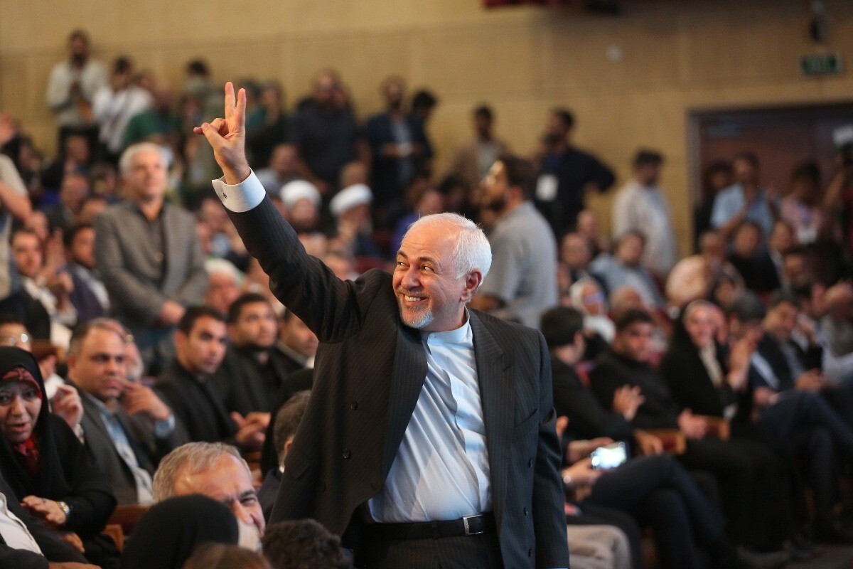 İran eski Dışişleri Bakanı Muhammed Cevad Zarif, Mesud Pezeşkiyan'ın seçim çalışmalarında
