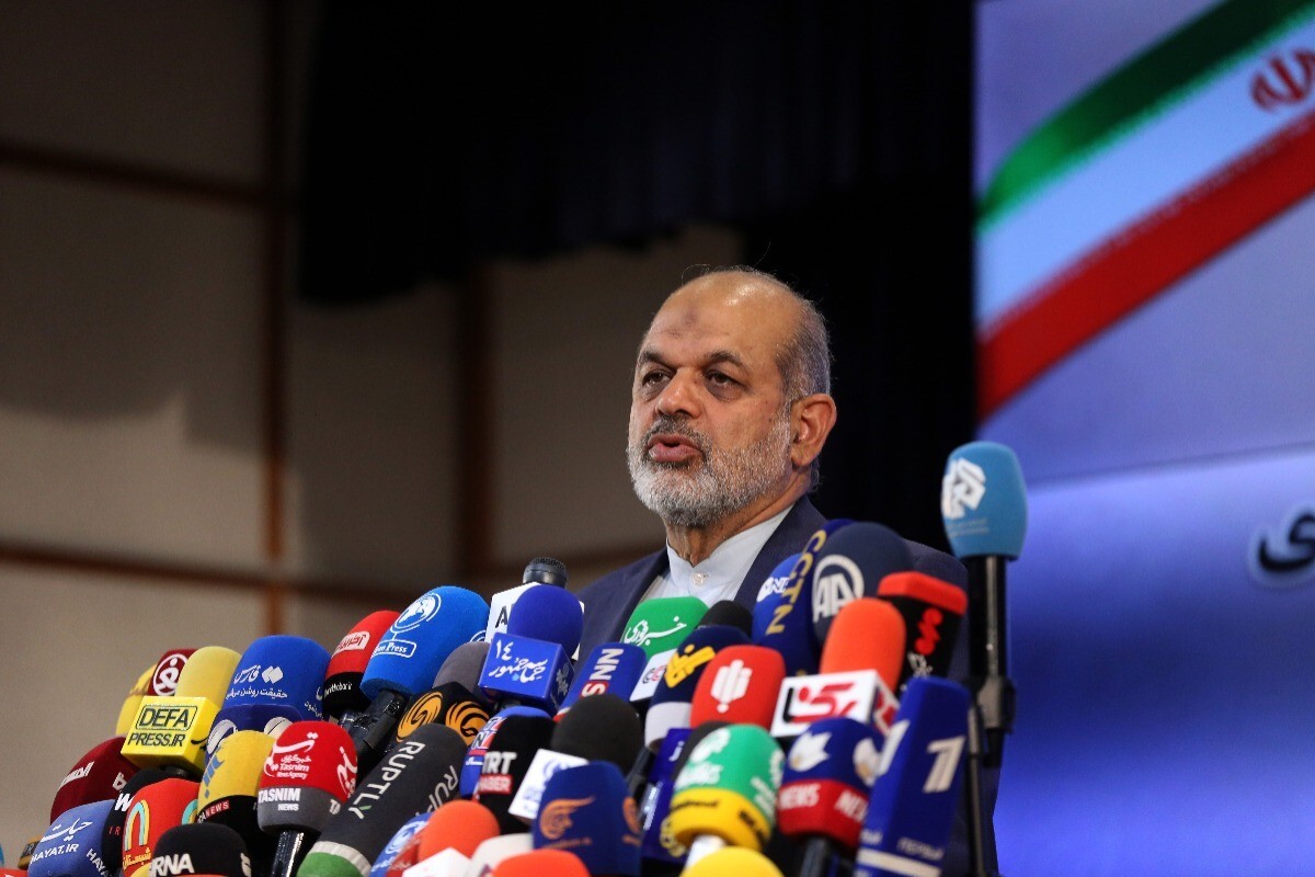 İran İçişleri Bakanı Ahmed Vahidi seçim sonuçlarını açıklıyor