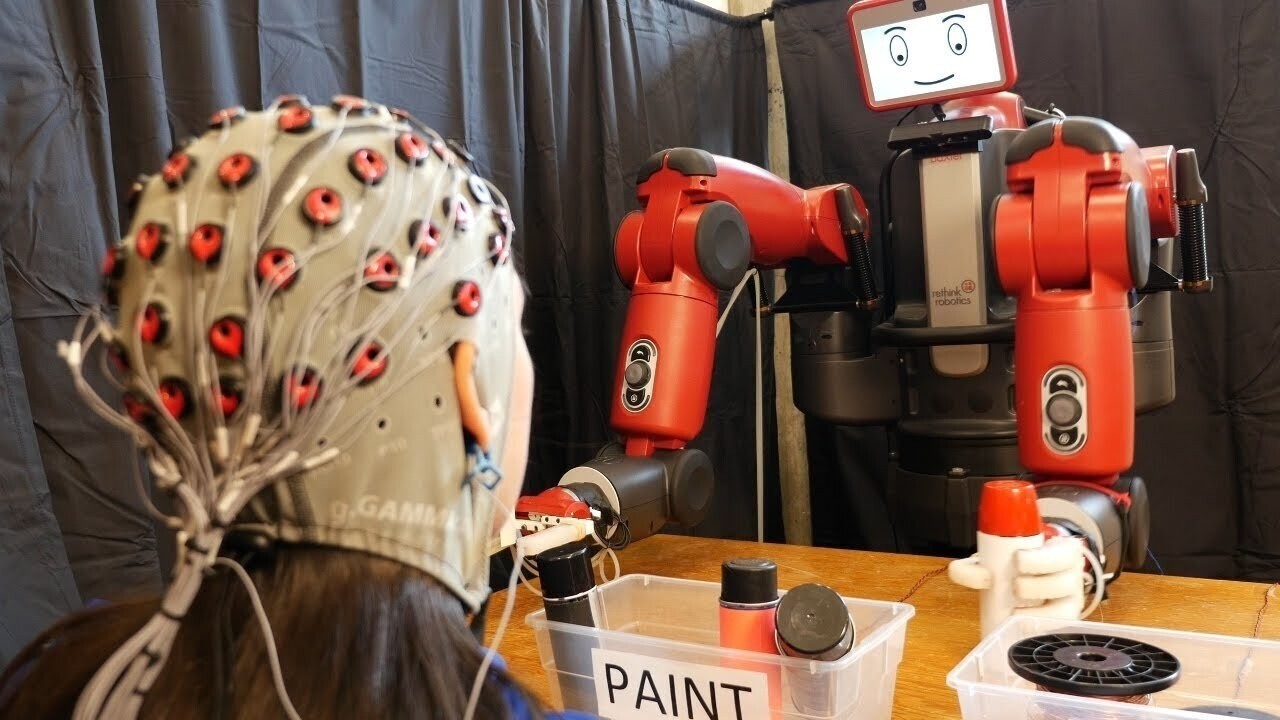 Dünya'da ilk: İnsan beyni ile kontrol edilen robot