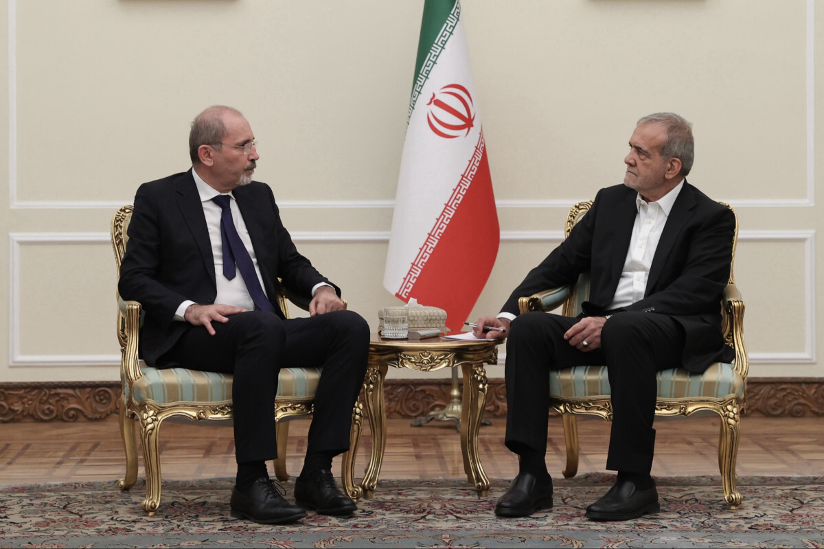 İran Cumhurbaşkanı Mesud Pezeşkiyan, başkent Tahran'ı ziyaret eden Ürdün Dışişleri Bakanı Eymen es-Safedi'yi kabul etti.