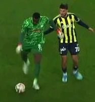 Son dakikada Oğuz Aydın'ın kaleci Fofana'ya müdahalesine faul düdüğü çalınmıştı.