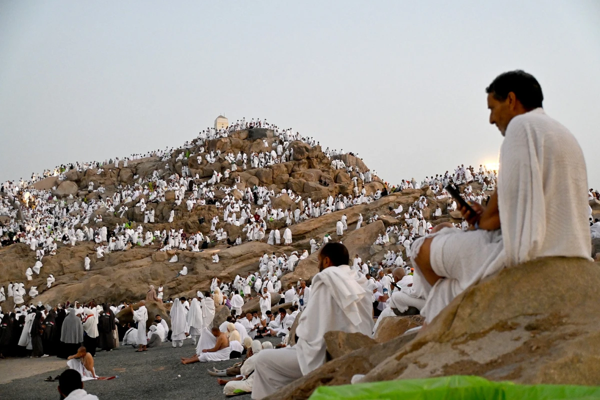 Arafat'ta eller semaya kalktı