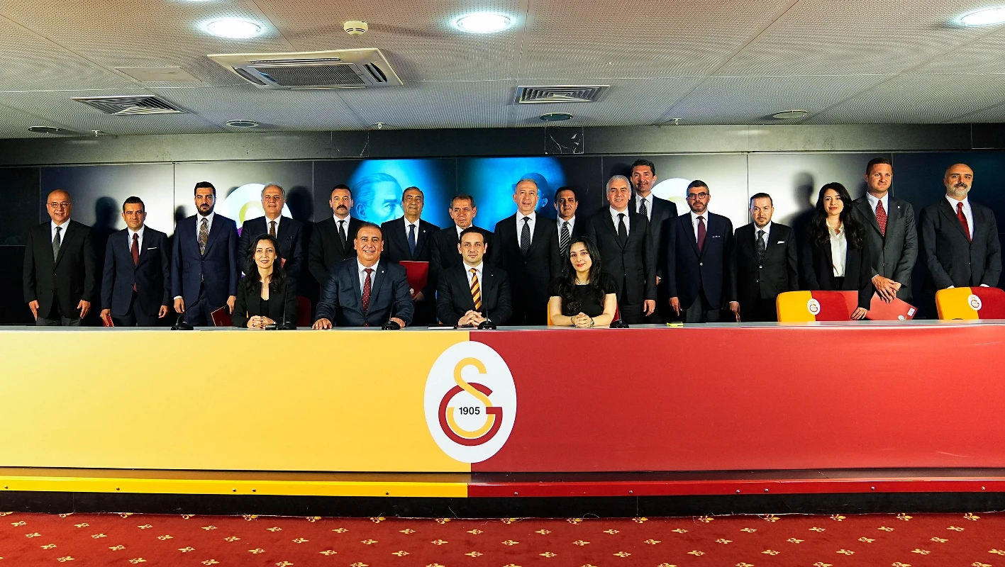 Dursun Özbek mazbatasını aldı