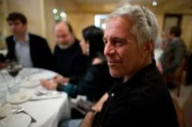 Epstein'in eski asistanı Lesley Groff, Epstein'i "