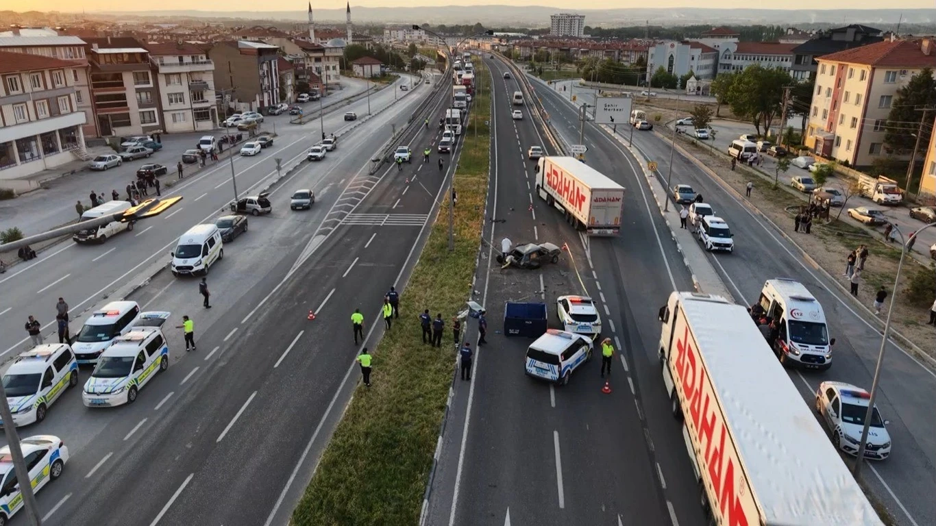 Kütahya-Afyonkarahisar yolunda feci kaza: Bir ölü 