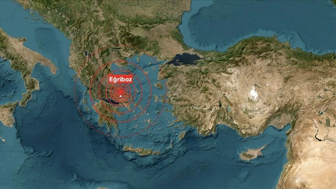 Sadece 1 dakika 43 saniye arayla vurdu! Çok sayıda binada ha
