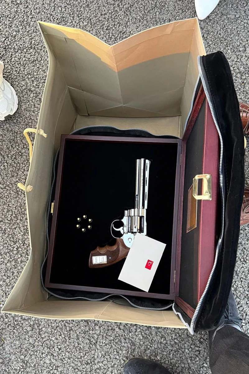 Cumhurbaşkanı Erdoğan'ın revolver tabanca hediyesi NATO'nun gündeminde: Kanada Başbakanı'ndan dikkat çeken yorum