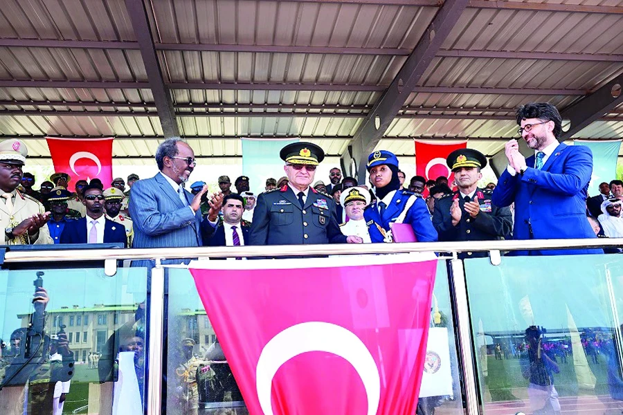 Kara Kuvvetleri Komutanı Orgeneral Metin Tokel, 10 Temmuz’da Somali Askerî Okulu Mezuniyet Töreni’ne katıldı.