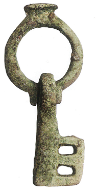Yenikapı kazılarında bulunan 10. veya 12. yüzyıla ait bronz anahtar. (İstanbul: 8000 Years Brought to Daylight, Kültür A.Ş. , İst. , 2007)