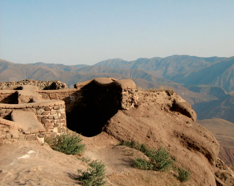 Alamut efsanesi Alamut Kalesi etrafında dönen efsane, 1090 yılında ünlü İsmailî komutan Hasan Sabbah'ın kaleyi ele geçirmesiyle başladı. Sabbah burada Sünni Türk iktidarına karşı amansız mücadeleye adını yazdırdı.