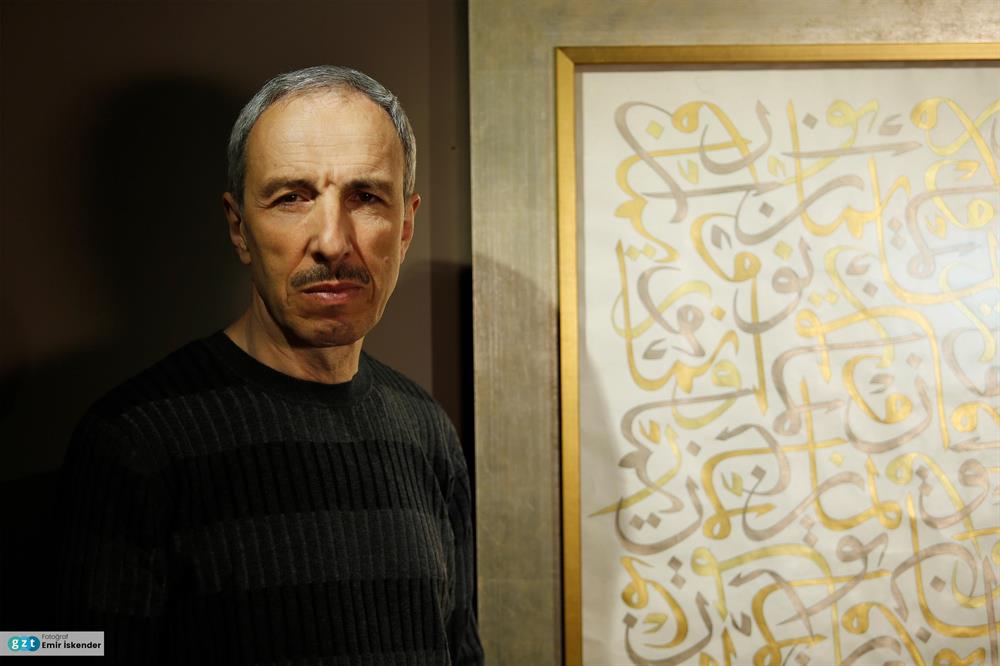 Özçay yirmi beş yıllık sanat hayatından seçtiği eserlerini 2007 yılında Arapca 'Nur-u Ayni' ve İngilizce 'Spoken By The Hand Heard By The Eye' adlı iki ayrı albümde neşretti.