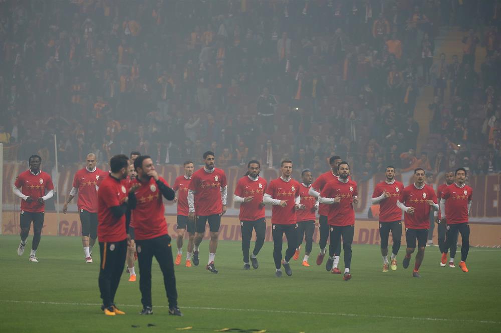 Galatasaray, Fenerbahçe ile oynanacak maç öncesinde Türk Telekom'da idman yaptı. 