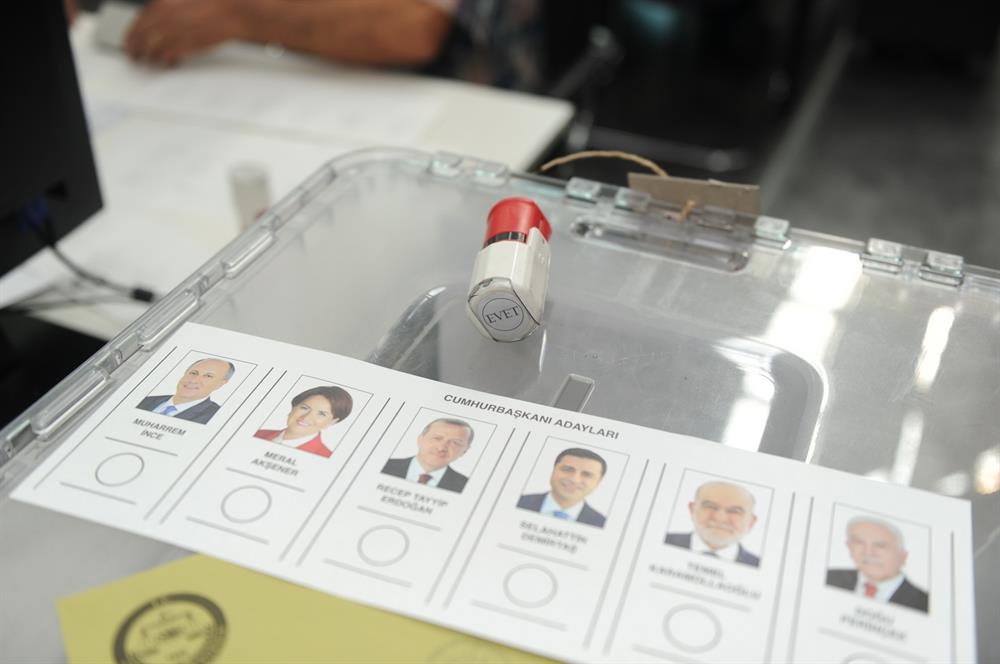 Yurt dışında ikamet eden seçmenler 7 Haziran itibariyle oy kullanmaya başladı.