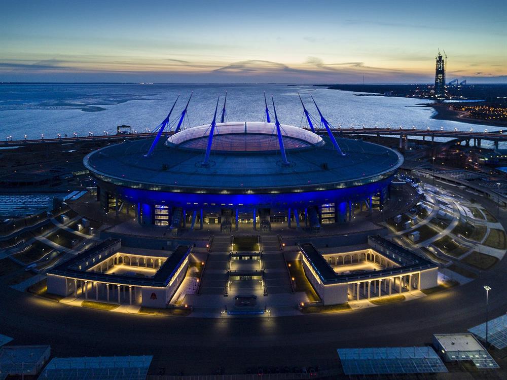 Lujniki Stadı'ndan sonra en fazla kapasiteye sahip stadyum, Sant Petersburg. 68 bin 134 kişilik bu stadyumda, grup ve son 16 turu dışında yarı final ve üçüncülük maçları yapılacak. Sant Petersburg Stadı, 735 milyon dolarla Rusya'nın en maliyetli stadı olma özelliği taşıyor.
