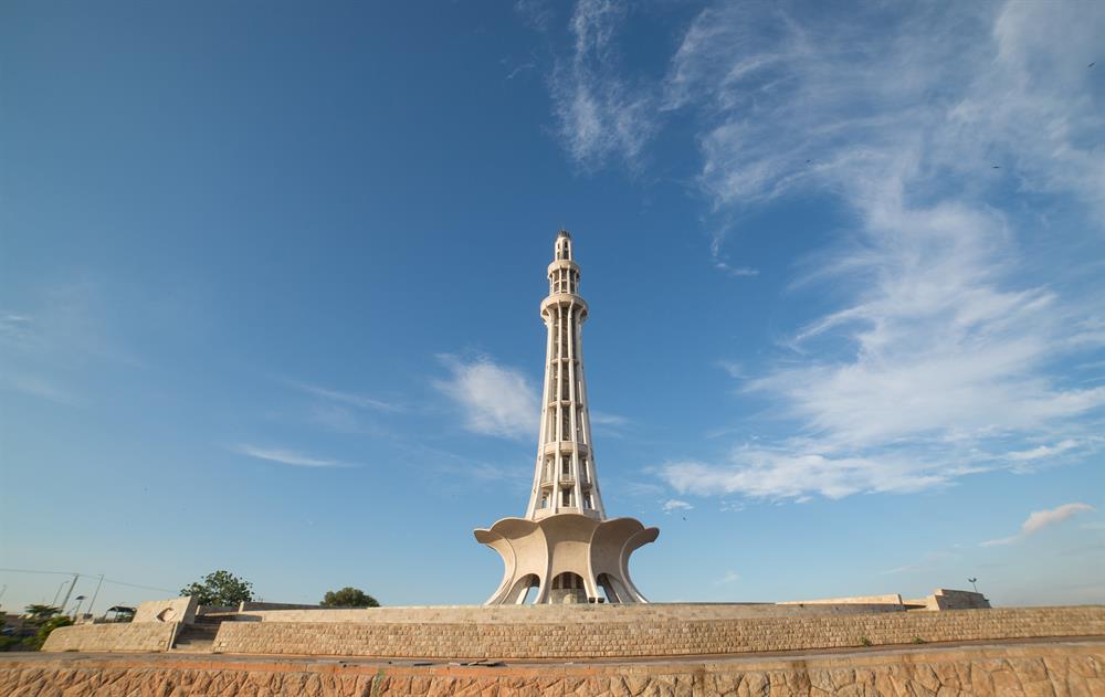 Minare Pakistan, 70 metrelik yüksekliğiyle, oldukça ihtişamlı bir anıt.