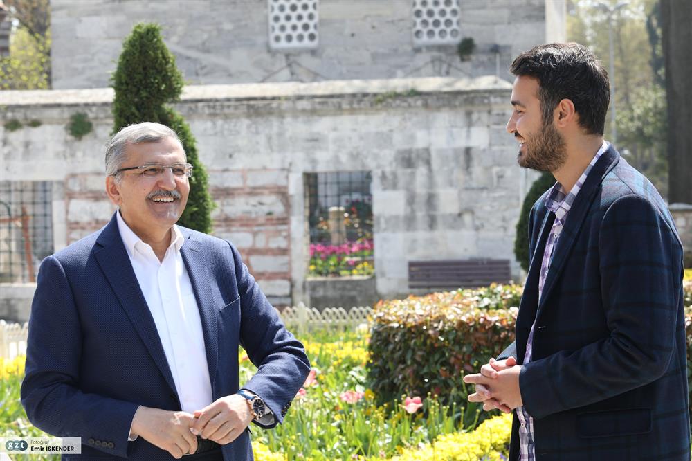 27 Mart 1994 seçimlerinde Zeytinburnu İl Genel Meclisi üyeliğine seçilen AYDIN, 18 Nisan 1999 seçimlerinde Zeytinburnu Belediye Başkanı oldu.