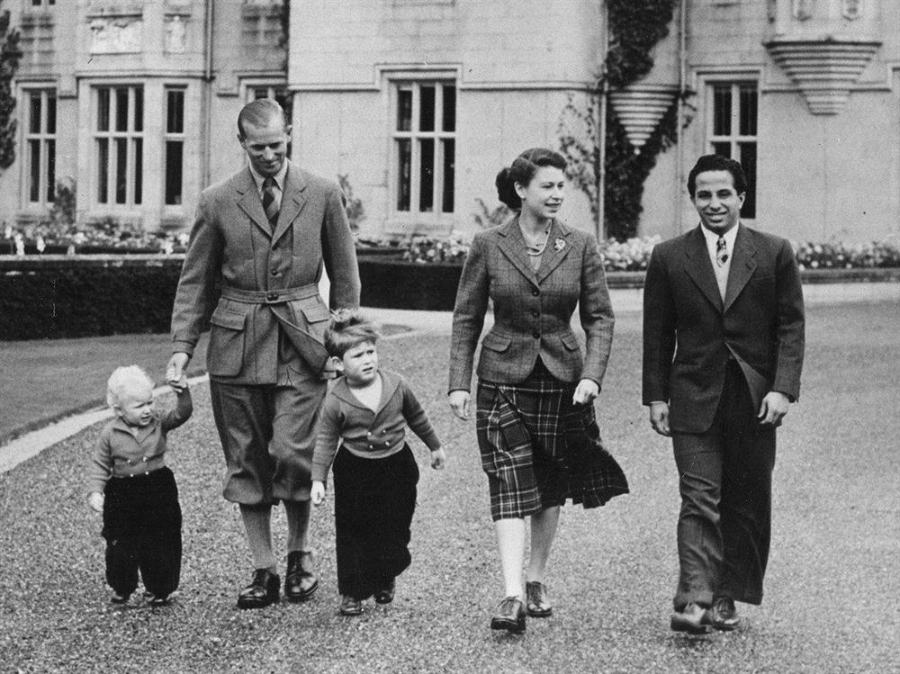 Kral İkinci Faysal, Kraliçe İkinci Elizabeth, Edinburgh Dükü Philip, Prens Charles ve Prenses Anne.