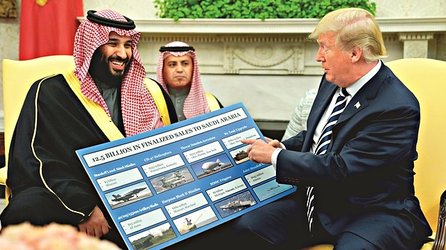 Trump, Beyaz Saray'da ağırladığı Veliaht Prens Muhammed bin Selman'ın karşısına, Suudi Arabistan'a sattıkları silahlardan kazandıkları paraları gösteren çizelgelerle çıkmıştı.