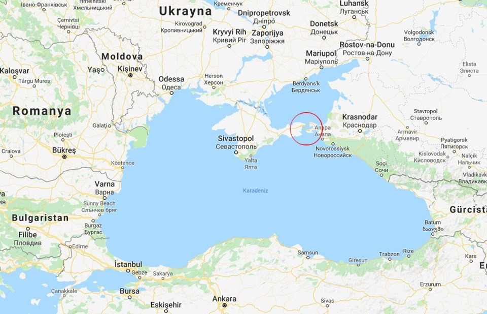 Sığ Azov Denizi Kırım'ın doğusunda ve Rusya yanlısı ayrılıkçılar tarafından ele geçirilen Ukrayna topraklarının güneyinde. Kuzey kıyılarındaki iki Ukrayna limanı Berdyansk ve Mariupol, buğday ve çelik ihracıyla, kömür ithali açısından önemli. 2003'te Rusya ve Ukrayna arasında yapılan anlaşma, iki ülkenin gemilerinin de özgürce bölgede seyredebilmesi öngörüyor.