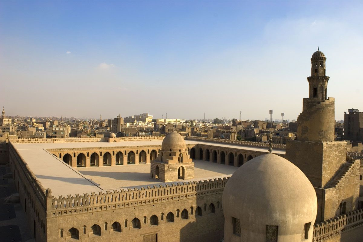 Mısır'ın başkenti Kahire'de Tolunoğlu Ahmed tarafından yaptırılan cami.