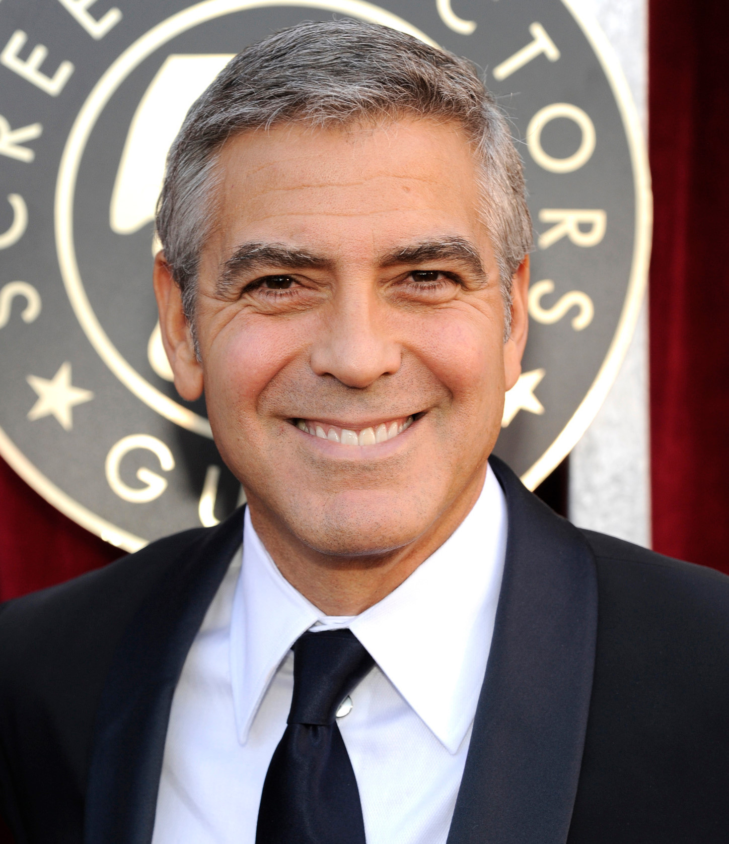 George Clooney, arkadaşını savundu ve Meghan'ın rahat bırakılmasını istedi.