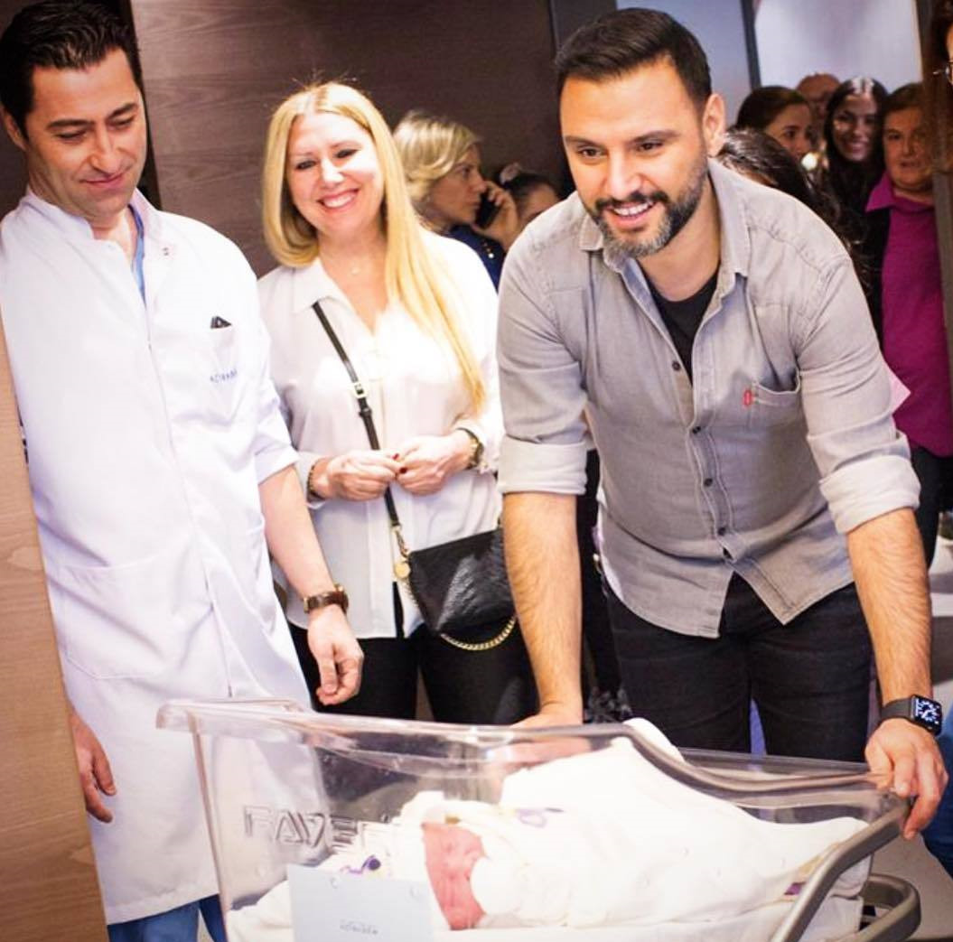  Dr. Furkan Kayabaşoğlu, Alişan ve yeni doğan bebekleri Burak.