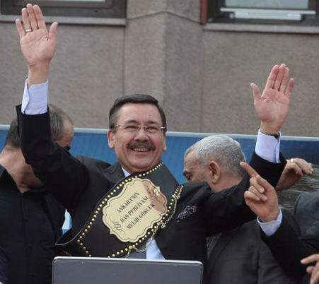 AK Parti Genel Başkan Yardımcısı Salih Kapusuz, Gökçek'e üzerinde 