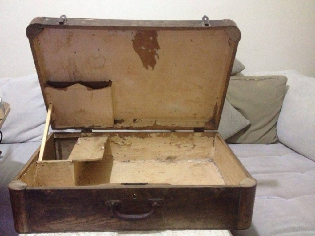 Eski tahta bavul