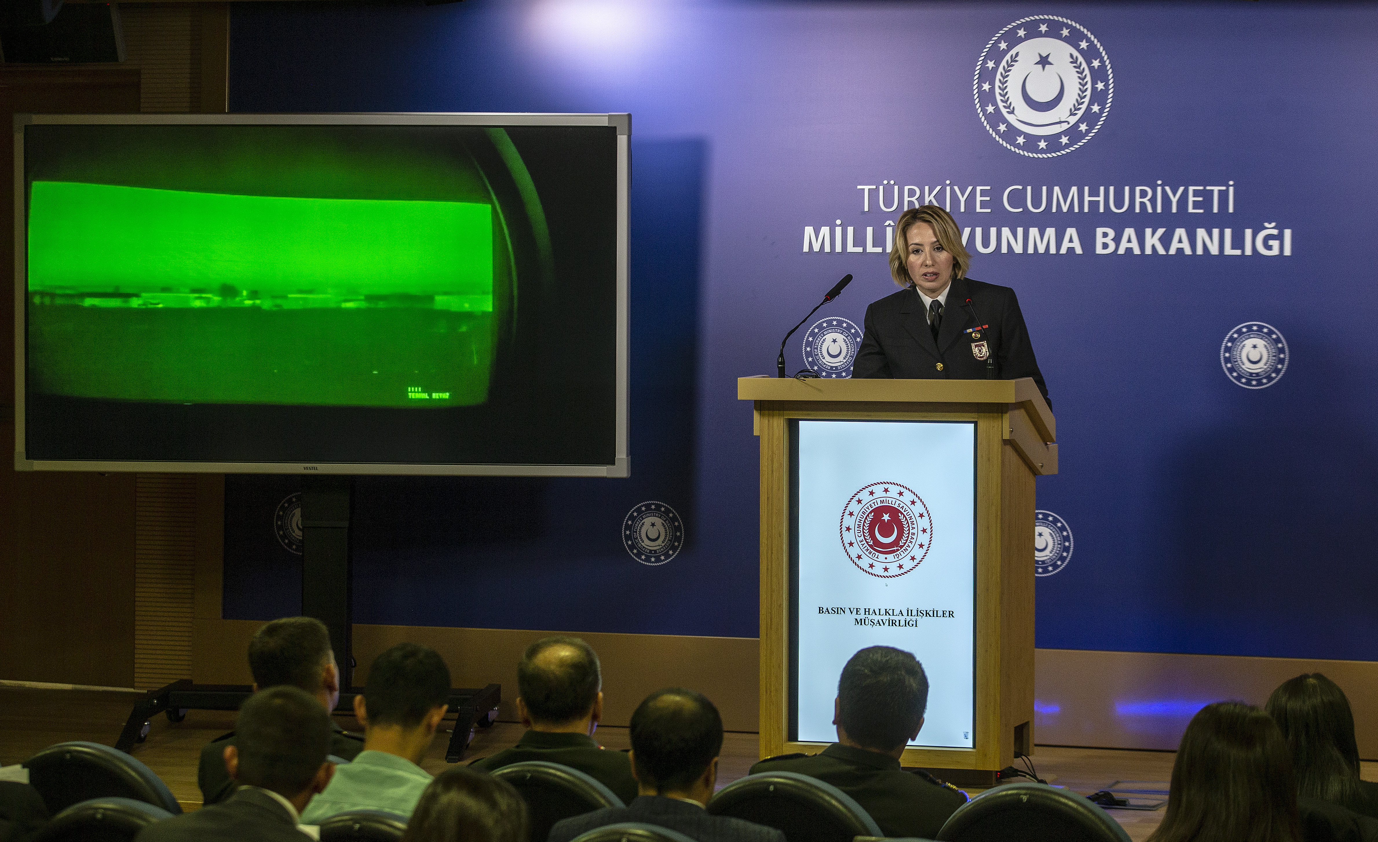 Milli Savunma Bakanlığı Basın ve Halkla İlişkiler Tanıtım Subayı Yarbay Nadide Şebnem Aktop, basın bilgilendirme toplantısı düzenledi. 