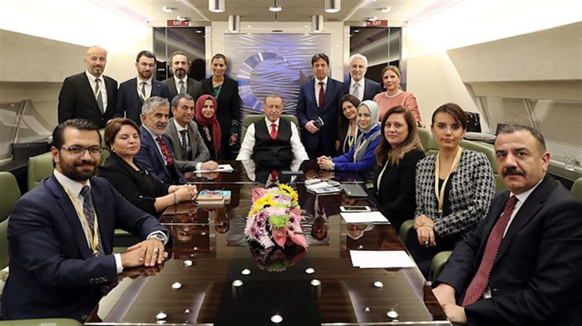 Cumhurbaşkanı Recep Tayyip Erdoğan, Macaristan ziyareti dönüşü uçakta aralarında TVNET Yayın Müdürü İsmail Halis'in de yer aldığı gazetecilerin sorularını cevaplamıştı.