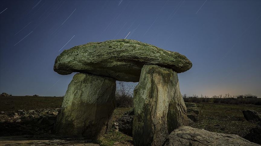 Trakya dolmenleri ile tarihi Stonehenge'nin işlevsel açıdan benzerlik gösterdiği anlaşıldı.
