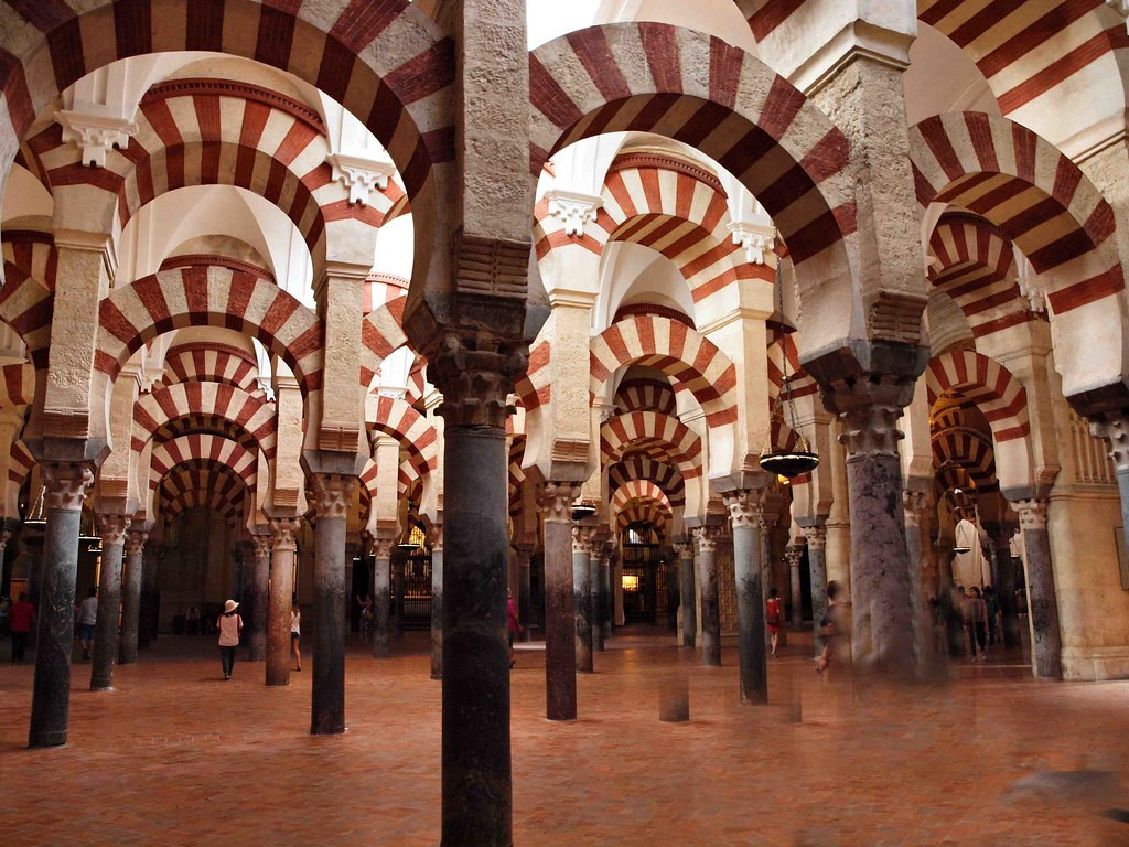 Bugün, 'Mezquita Catedral de Córdoba' olarak anılan Kurtuba Camii.