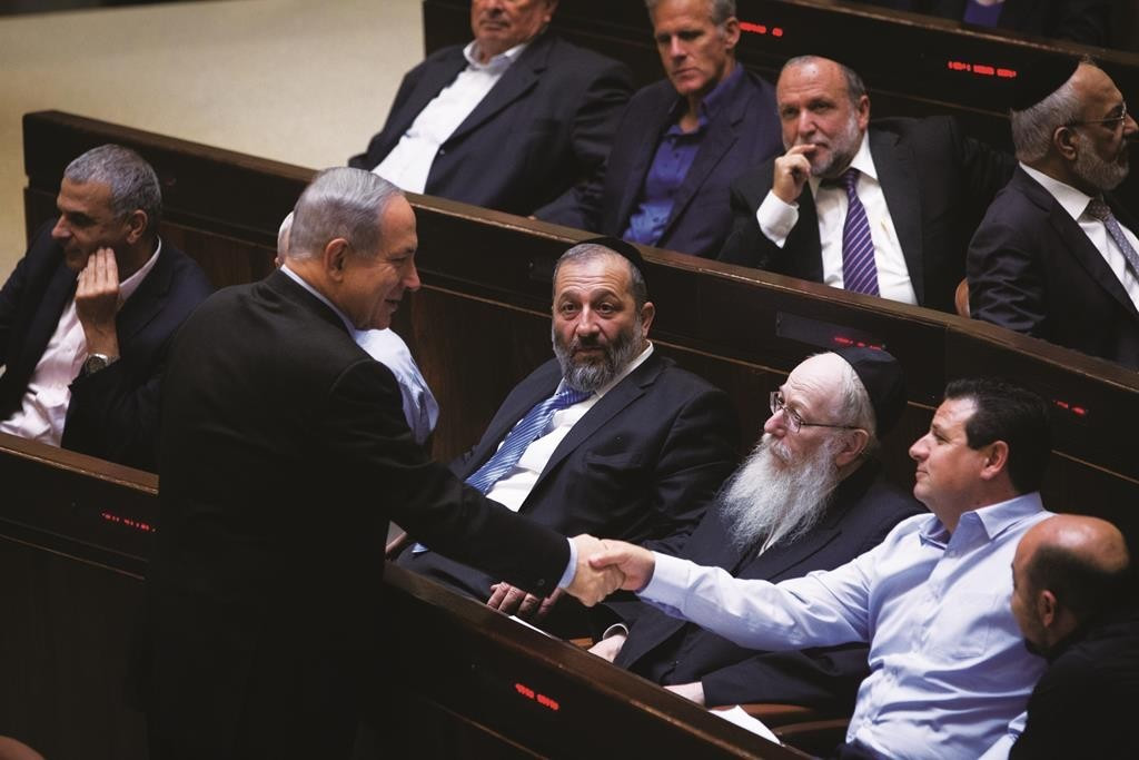 Netanyahu'nun partisi Likud, sözde barış planının açıklanmasının ardından anketlere göre milletvekili sayısını yükselterek birinci parti konumuna geldi.