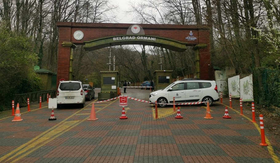 Koronavirüs salgını nedeniyle alınan tedbirler kapsamında Belgrad Ormanı'nın girişi kapatıldı. 