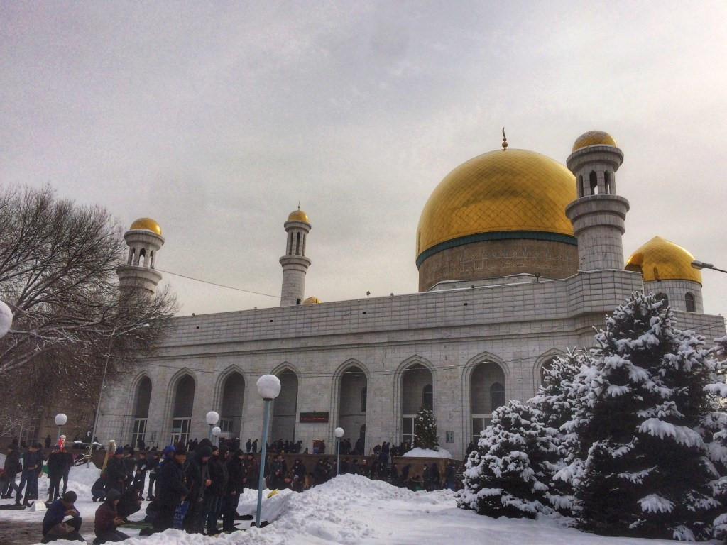 Almatı Merkez Camii, Kazakistan'ın en büyük camilerinden biridir.