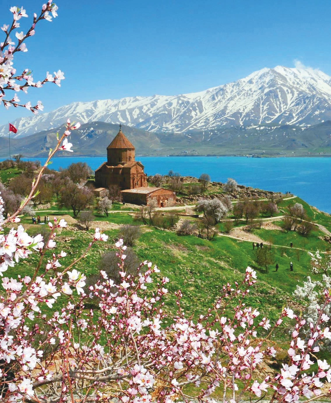 Akdamar Adası, Türkiye'nin Van ve Bitlis illeri arasında bulunan Van Gölü'nün içinde yer alan ikinci büyük adadır.