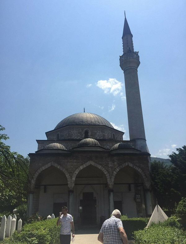 Fatih Sultan Mehmed'in vefatı sonrası, vezirleri tarafından yaptırılan bir Osmanlı camisi.