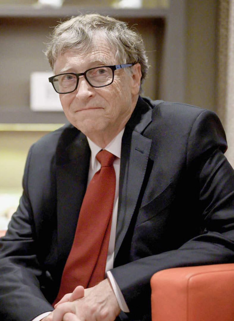 Bill Gates, tüm bu çabalara rağmen 'koronavirüsü yaymakla' suçlanıyor. 