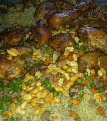 Tavuk, sebze ve baharat vd. malzemelerin karılmasıyla yapılan, kolayca pişirilebilen Ürdün'ün geleneksel kabsa yemeği.
