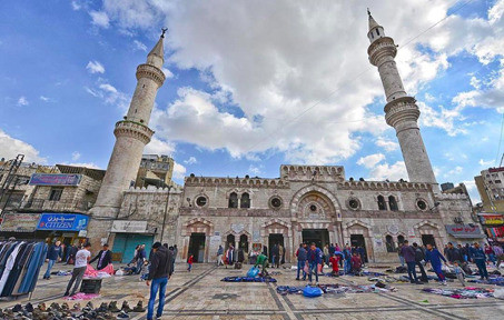 Büyük Hüseyin Camii, İslâm'ın ikinci halifesi Ömer bin Hattab tarafından MS 640 yılında inşa edilmiştir.